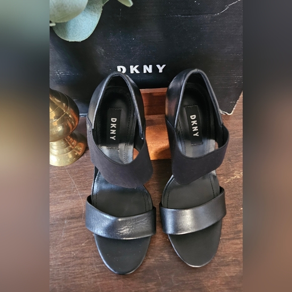 DKNY Iva Sandal Heels! - Picture 2 of 9